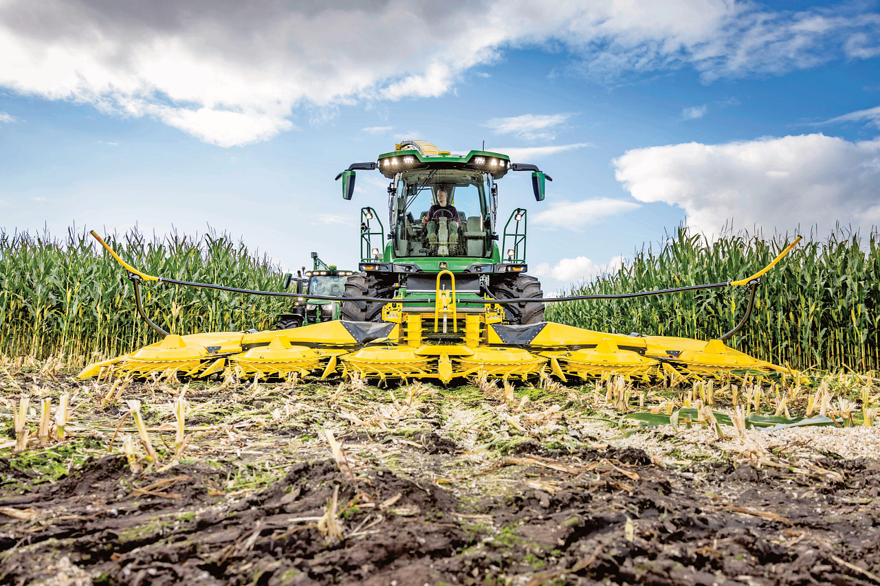 John Deere F9 700 Corn Harvesting 01