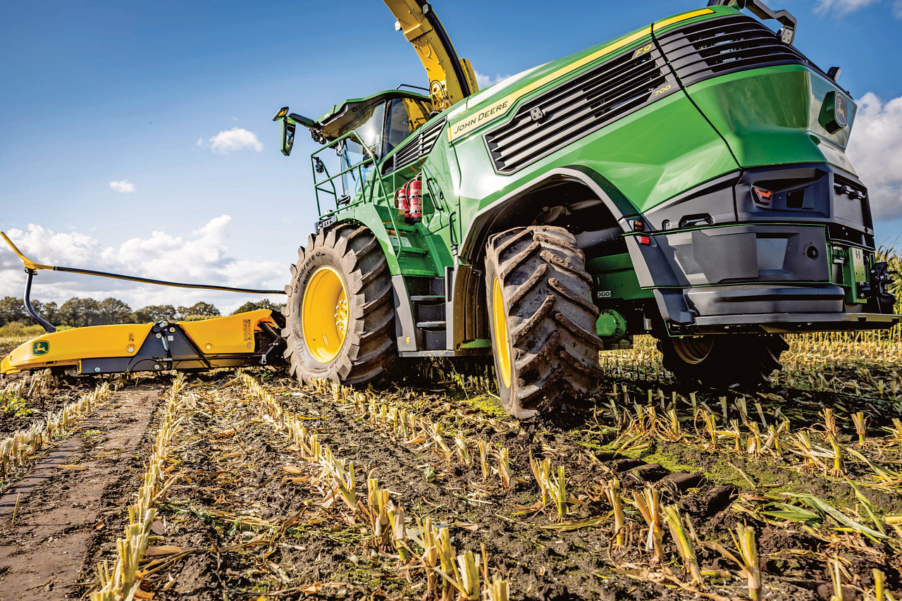 John Deere F9 700 Corn Harvesting 02