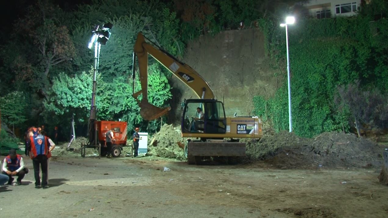 Büyükçekmece'deki göçükte sevindiren haber: Arama kurtarma çalışmaları tamamlandı, can kaybı yok!