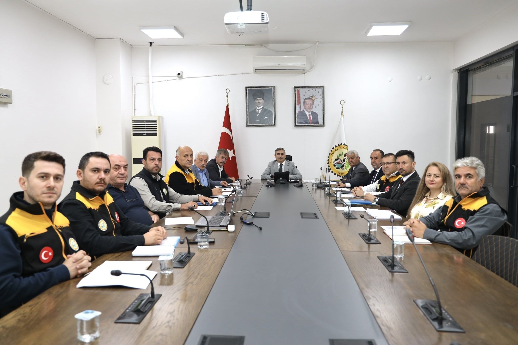 Düzce İl Özel İdaresi'nde Encümen Toplantısı Yapıldı
