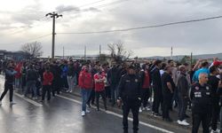 Sivasspor Taraftarından Tesislerin Önünde Protesto