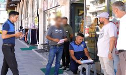 Yaka kameralı zabıta, yere çöp atanı affetmiyor