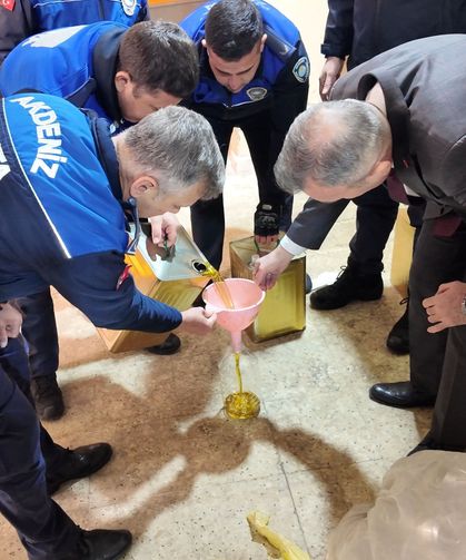 Mersin’de 4,5 Ton Sahte Zeytinyağı Ele Geçirildi