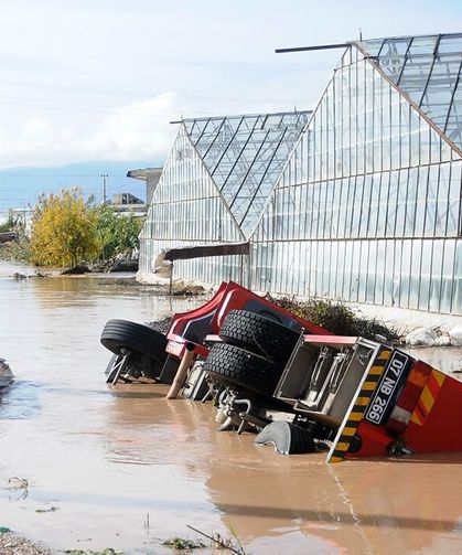 Antalya’da Felaket Gibi Yağış! Tarım Alanları Sular Altında