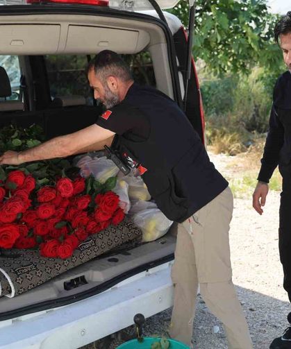 Serada Kalan Güller Anneleri Ağlattı: İlk Kez Gül Aldılar!
