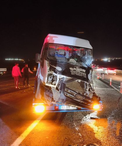 Siverek'te minibüs ile arazöz çarpıştı: 8 yaralı