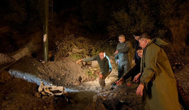 Hatay’da Heyelan Dehşeti: Ev Ve Araç Zarar Gördü