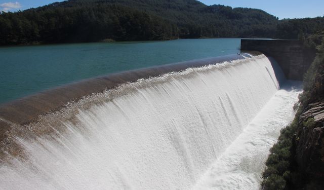Kumluca Alakır Barajı Taştı, Kuraklığın Ardından Bereket Geldi