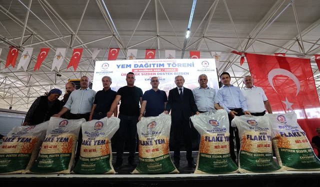 Denizli Büyükşehir 6 bin 317 yetiştiriciye yem desteği sağladı