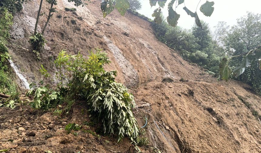 Rize'de şiddetli yağış sonrası heyelanlar meydana geldi