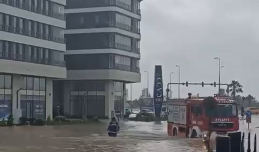Bandırma’da Sağanak Yağış Sele Neden Oldu