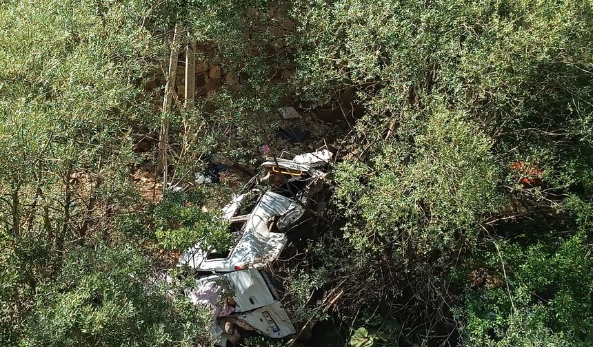 Sivas’ta Tarım İşçilerini Taşıyan Minibüs Uçuruma Yuvarlandı: 3 Ölü, 18 Yaralı