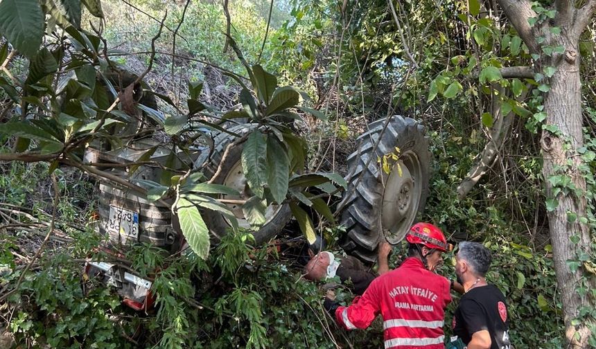 Hatay’da Ters Dönen Traktörün Altında Kalan Sürücü Yaralandı