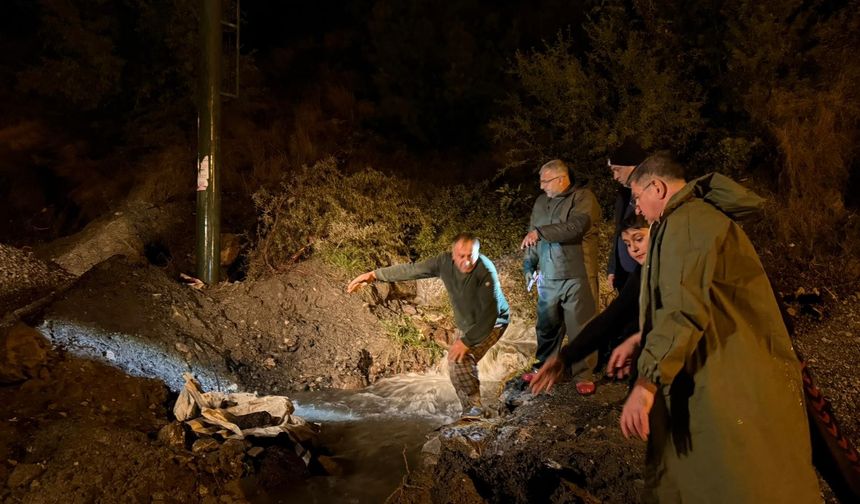 Hatay’da Heyelan Dehşeti: Ev Ve Araç Zarar Gördü