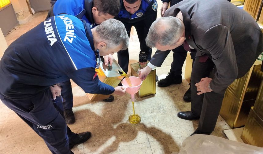 Mersin’de 4,5 Ton Sahte Zeytinyağı Ele Geçirildi