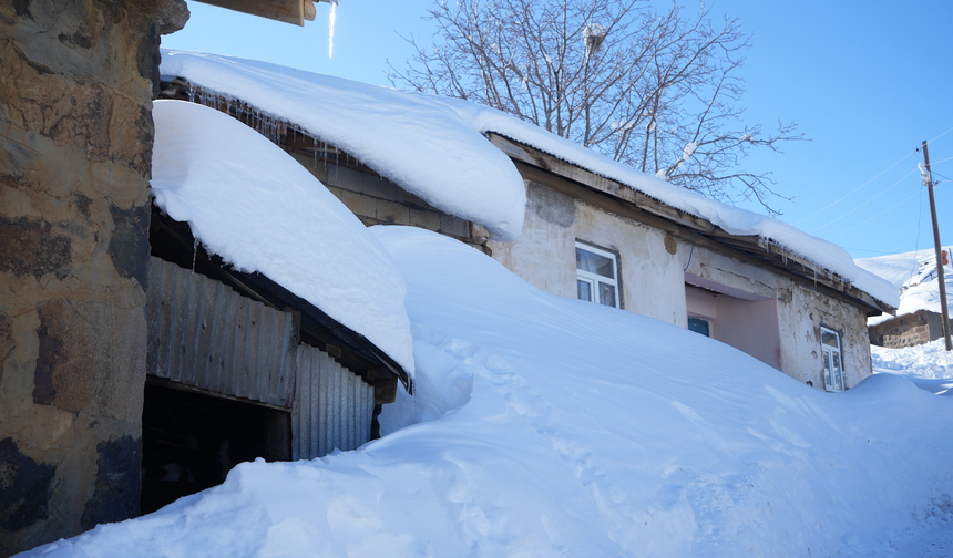 Yukarıyongalı Köyü’nde Kar 2 Metreyi Aştı