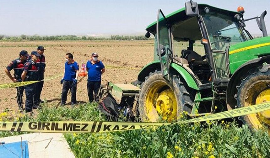 Tomarza'da feci kaza: Traktör ile tarım aleti arasında sıkıştı