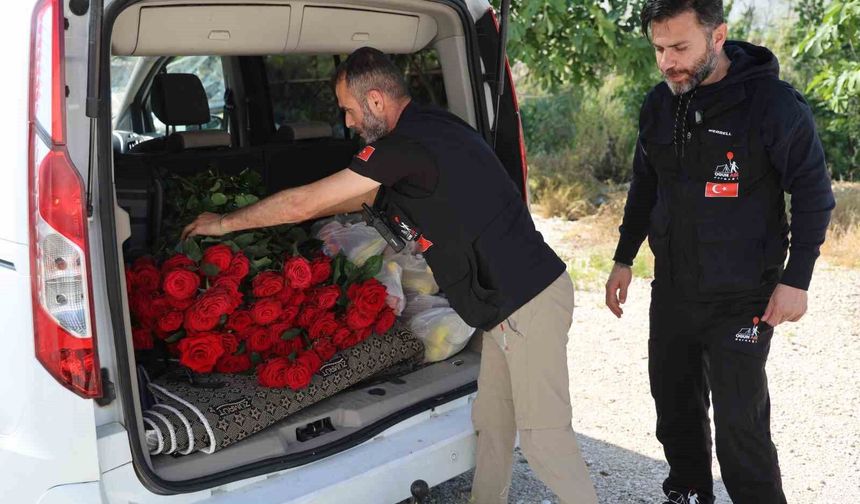 Serada Kalan Güller Anneleri Ağlattı: İlk Kez Gül Aldılar!