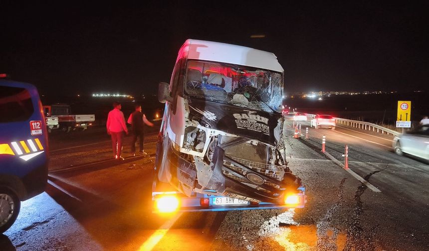 Siverek'te minibüs ile arazöz çarpıştı: 8 yaralı
