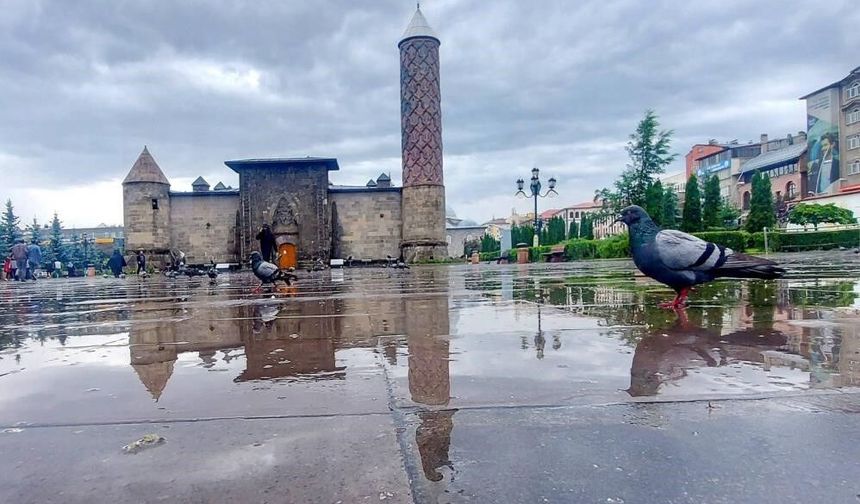 Meteoroloji'den Erzurum ve Ardahan'a "Sarı" Kodlu Uyarı: Sel ve Su Baskınlarına Dikkat